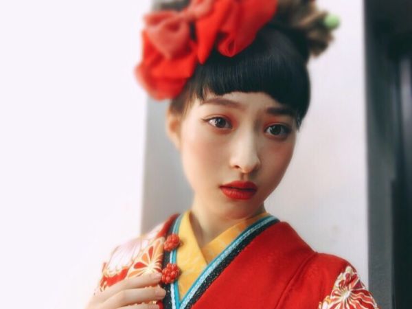 女性アイドルの美しいメイク画像を貼るトピ