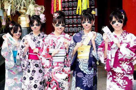 女性アイドルの美しいメイク画像を貼るトピ