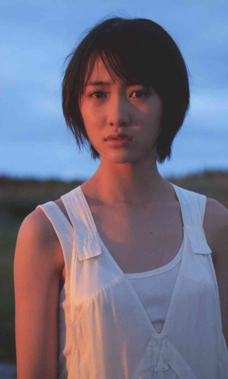 女性アイドルの美しいメイク画像を貼るトピ