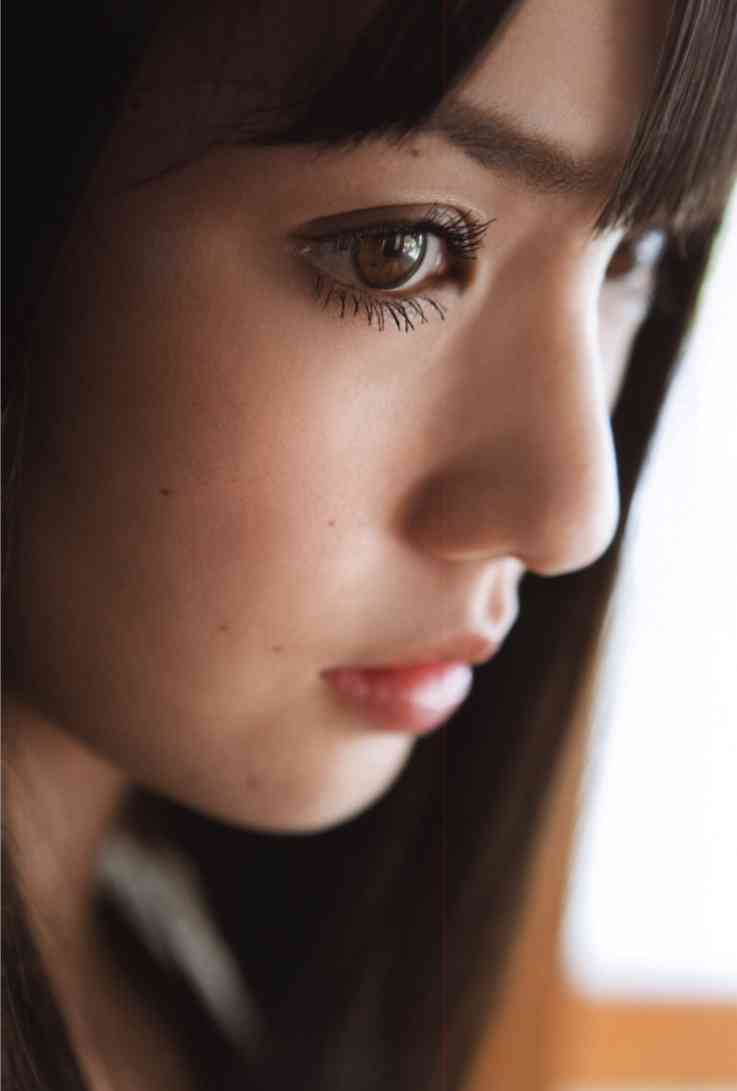 女性アイドルの美しいメイク画像を貼るトピ