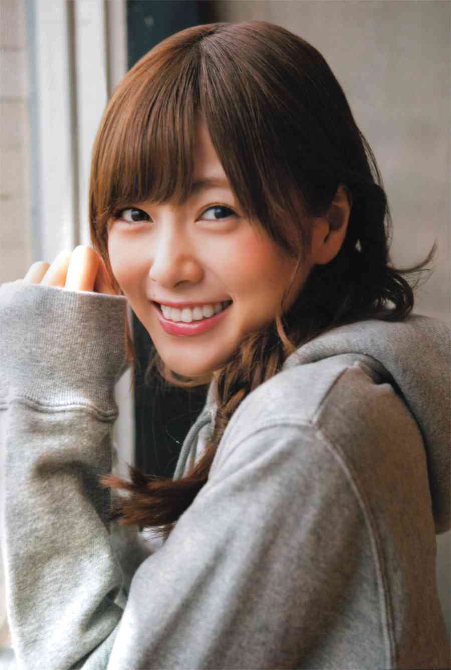 女性アイドルの美しいメイク画像を貼るトピ