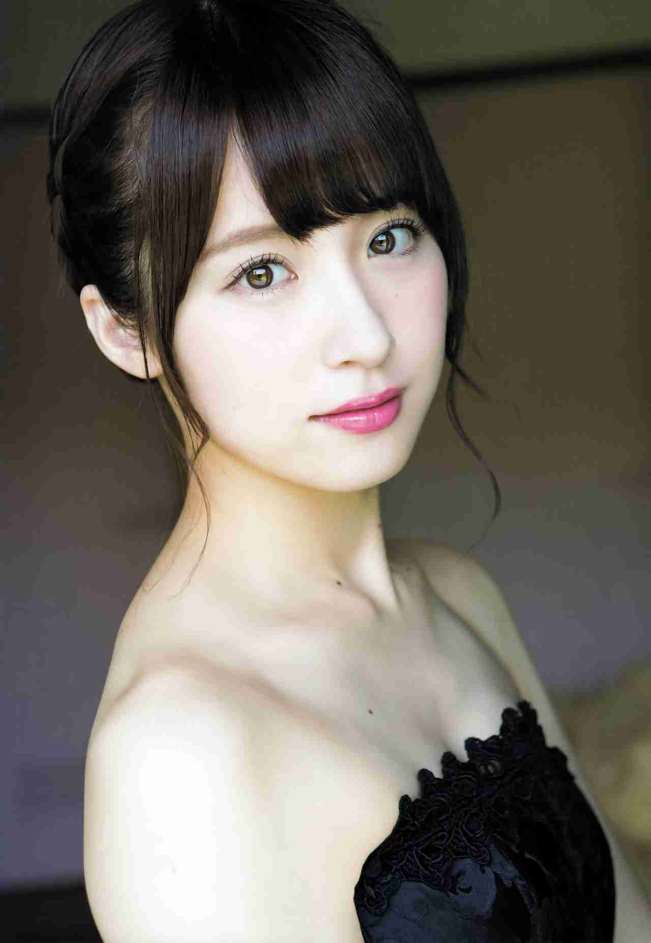 女性アイドルの美しいメイク画像を貼るトピ