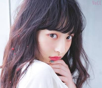 女性アイドルの美しいメイク画像を貼るトピ