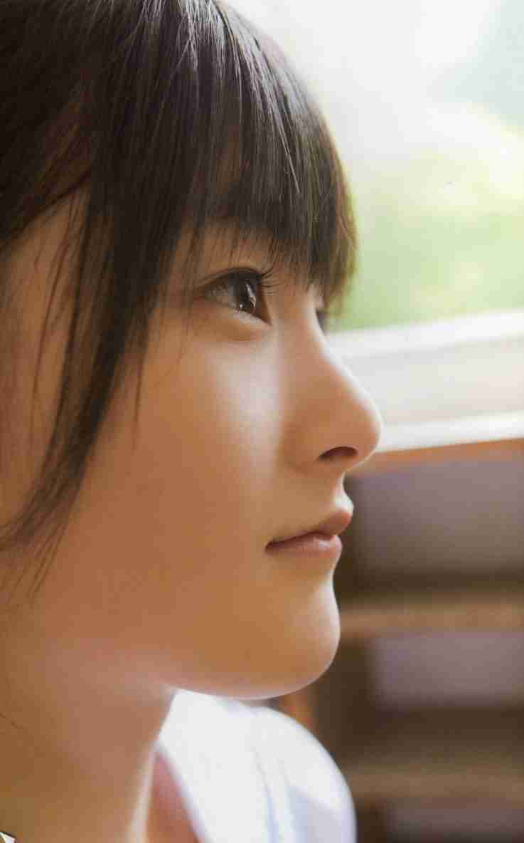 女性アイドルの美しいメイク画像を貼るトピ