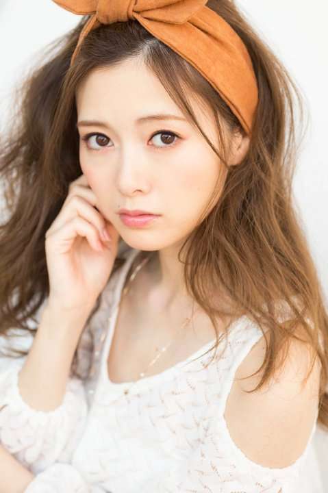 女性アイドルの美しいメイク画像を貼るトピ