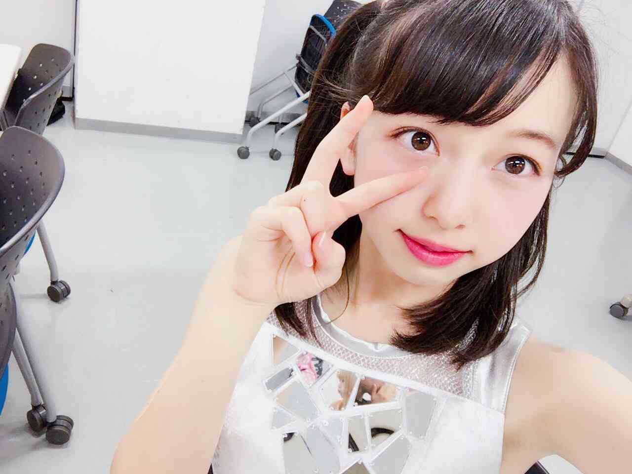 女性アイドルの美しいメイク画像を貼るトピ