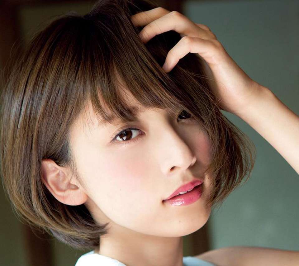 女性アイドルの美しいメイク画像を貼るトピ