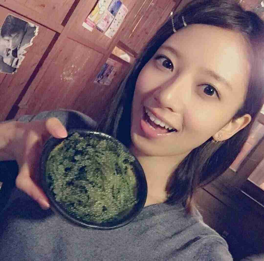 女性アイドルの美しいメイク画像を貼るトピ