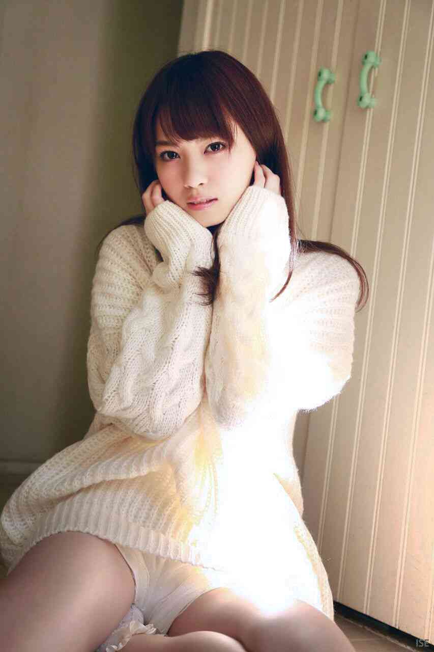 女性アイドルの美しいメイク画像を貼るトピ