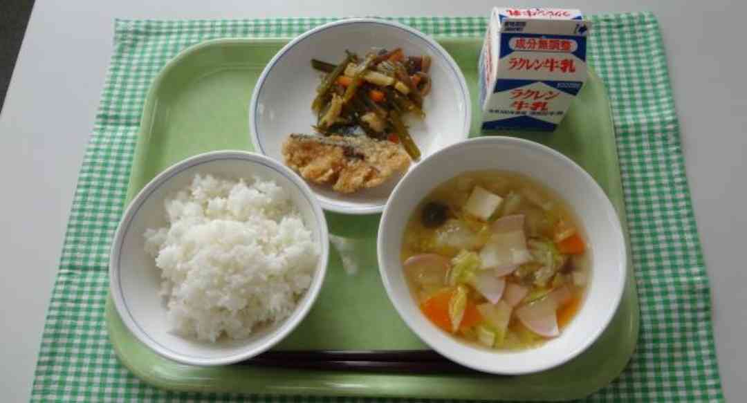 かつて小学校時代、給食完食主義の先生に泣かされた人~!
