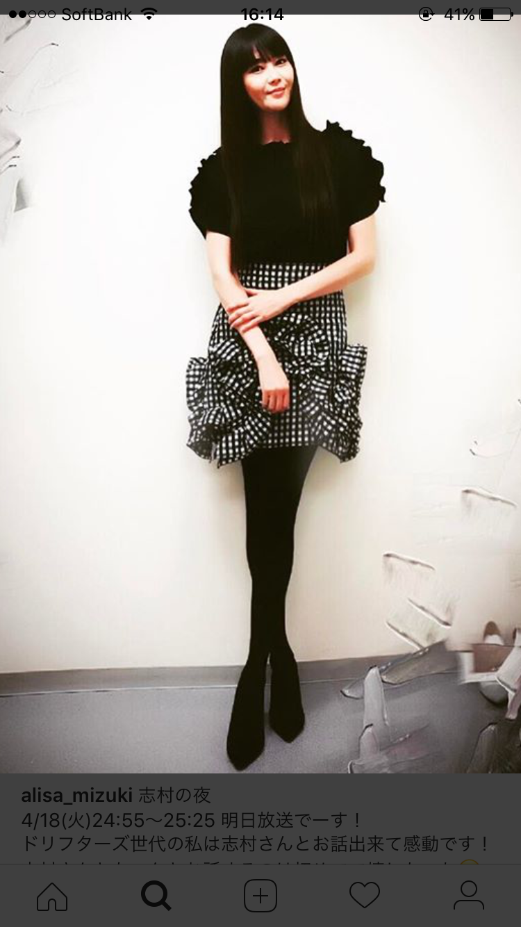 観月ありさ「露出度高め」40歳の妖艶ショットが反響「足が長い」「美しい」
