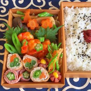お弁当の赤