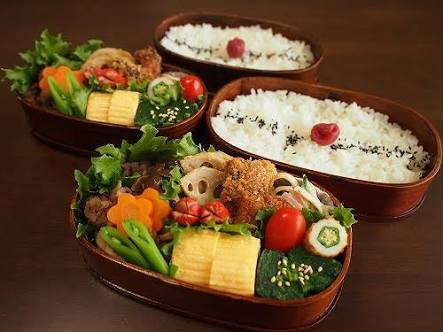 お弁当の赤
