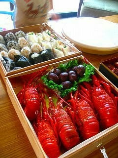 お弁当の赤