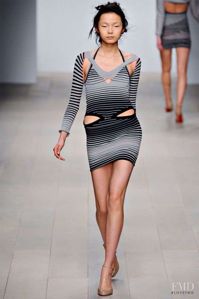 股下が長い芸能人の画像を貼るトピ Part2