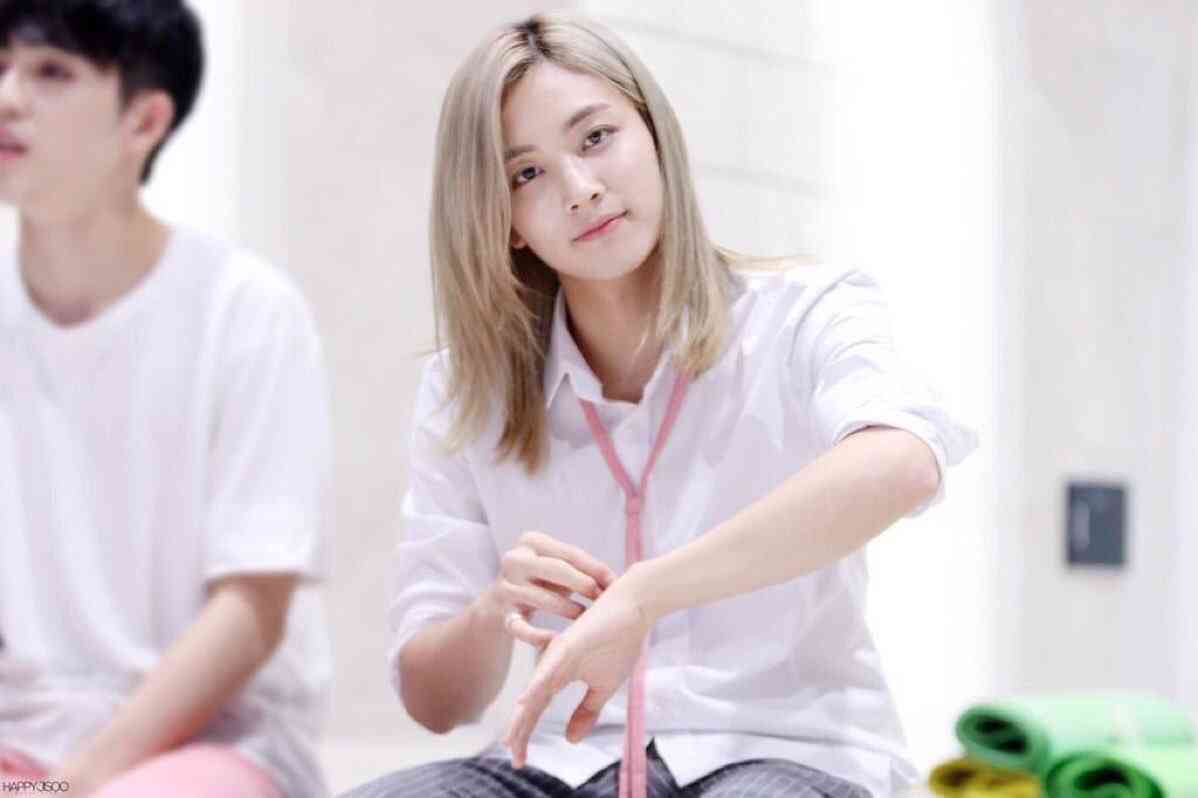 ロン毛の男性をひたすら貼っていくトピ。