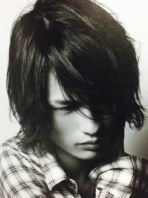 ロン毛の男性をひたすら貼っていくトピ。