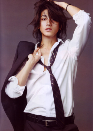 ロン毛の男性をひたすら貼っていくトピ。