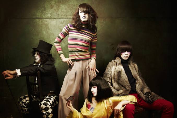 ロン毛の男性をひたすら貼っていくトピ。