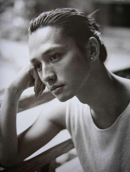 ロン毛の男性をひたすら貼っていくトピ。