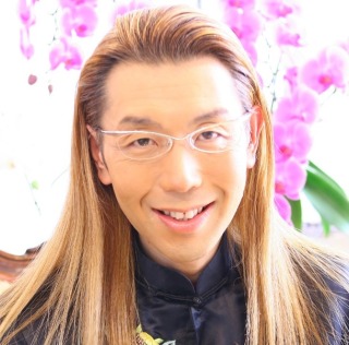 ロン毛の男性をひたすら貼っていくトピ。