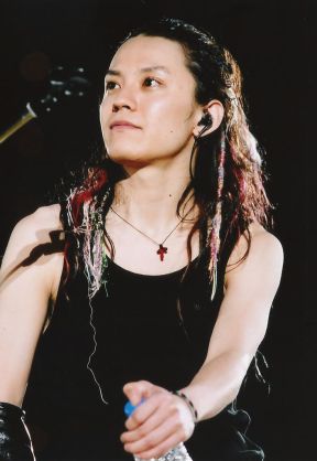 ロン毛の男性をひたすら貼っていくトピ。