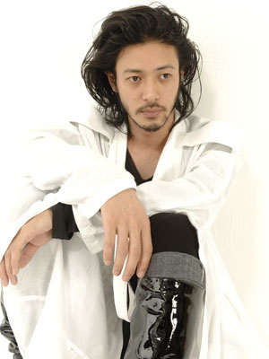 ロン毛の男性をひたすら貼っていくトピ。