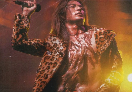 ロン毛の男性をひたすら貼っていくトピ。