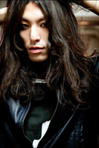 ロン毛の男性をひたすら貼っていくトピ。