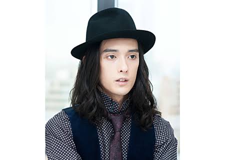 ロン毛の男性をひたすら貼っていくトピ。