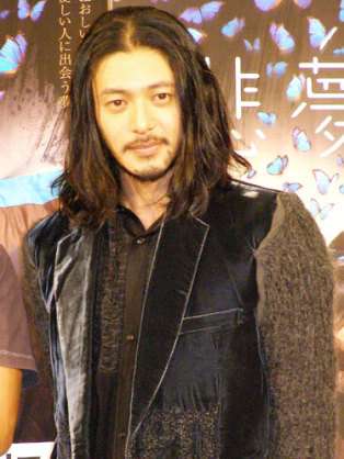 ロン毛の男性をひたすら貼っていくトピ。