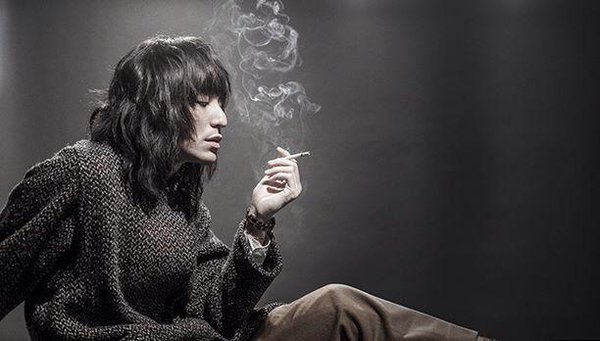 ロン毛の男性をひたすら貼っていくトピ。