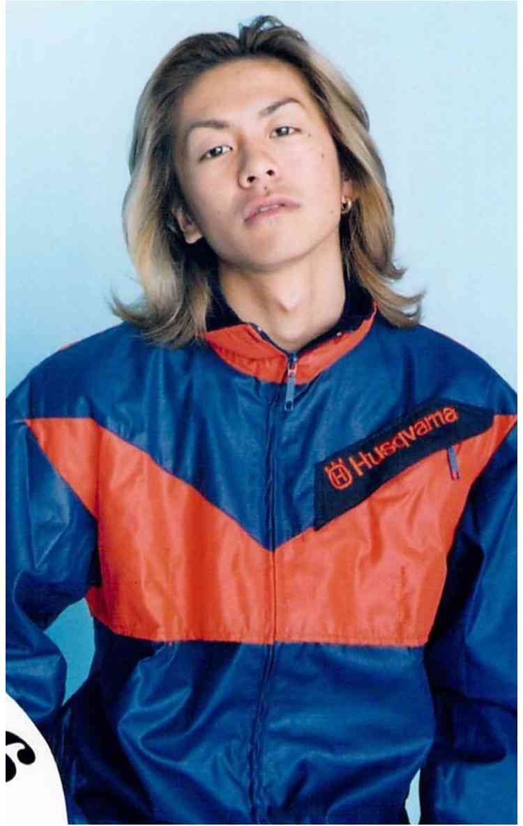 ロン毛の男性をひたすら貼っていくトピ。