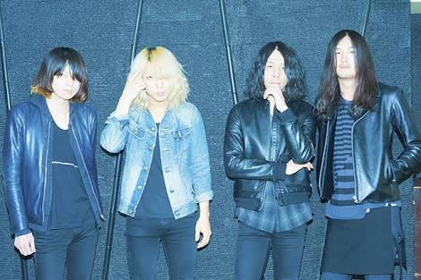 ロン毛の男性をひたすら貼っていくトピ。