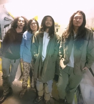 ロン毛の男性をひたすら貼っていくトピ。