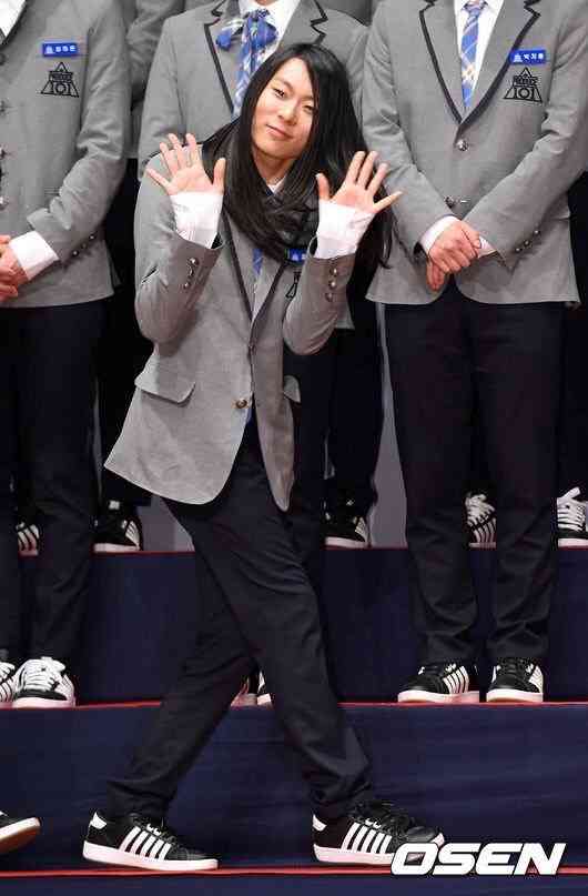 ロン毛の男性をひたすら貼っていくトピ。