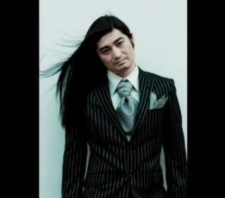 ロン毛の男性をひたすら貼っていくトピ。