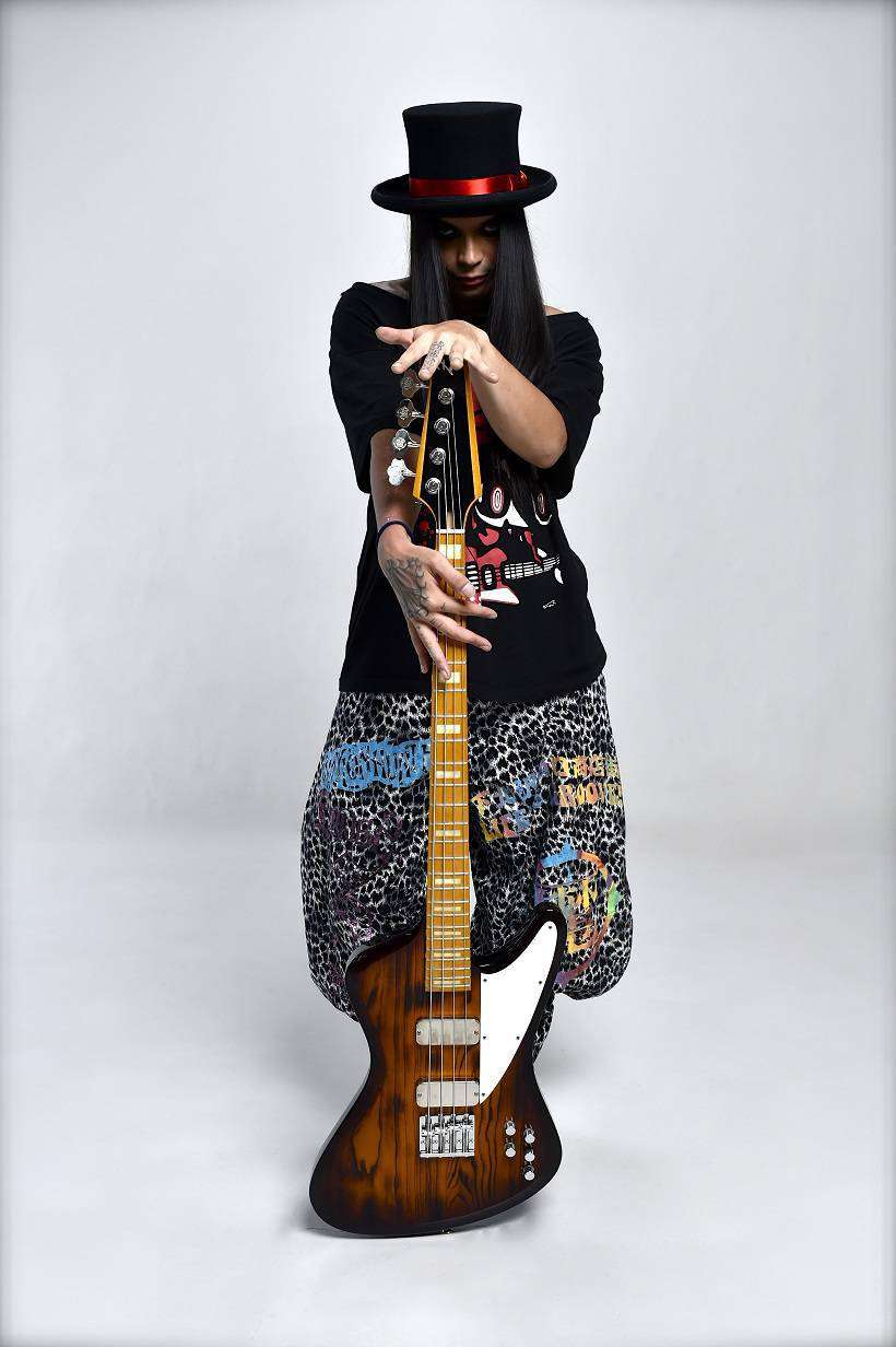 ロン毛の男性をひたすら貼っていくトピ。