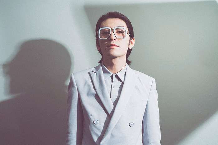 ロン毛の男性をひたすら貼っていくトピ。