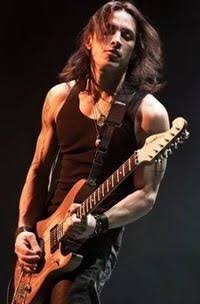 ロン毛の男性をひたすら貼っていくトピ。