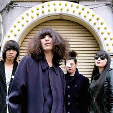 ロン毛の男性をひたすら貼っていくトピ。