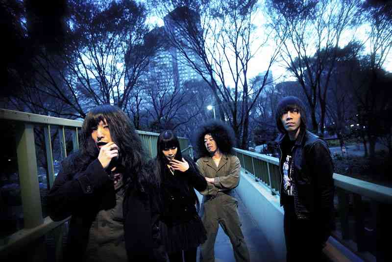 ロン毛の男性をひたすら貼っていくトピ。