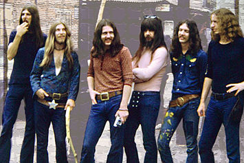 ロン毛の男性をひたすら貼っていくトピ。