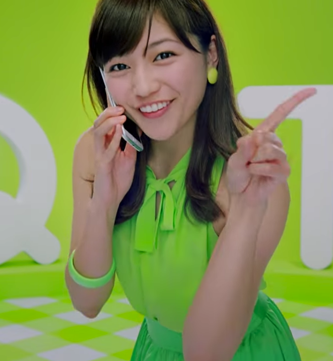 川口春奈、“ぱっつん前髪”のニューヘアに「お人形さんみたい！」「可愛さ倍増」絶賛の声
