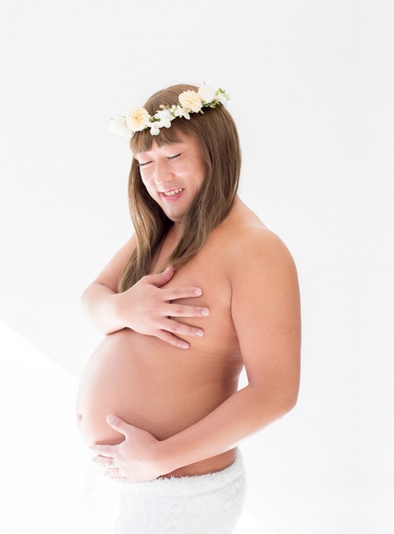 お腹をナデナデするだけで目障り！　電車内の「妊婦」にストレスを感じる女性たち