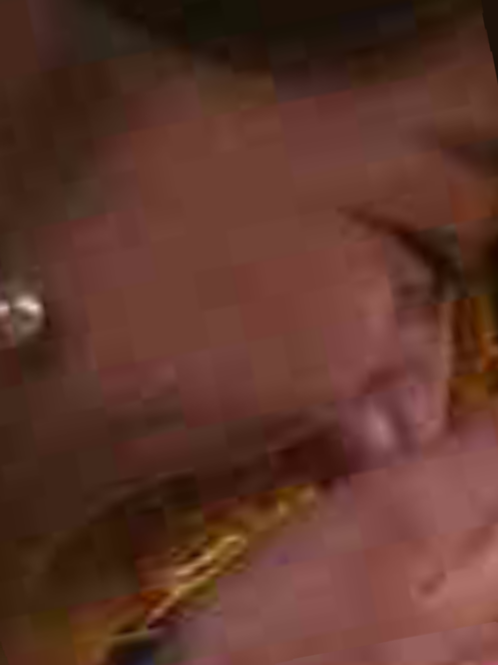 小嶋陽菜卒業公演での“疑惑の写真”が話題　柏木由紀は泣いてるのか笑っているのか…