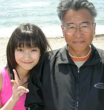 波瑠が“陽気な浮かれポン”姿を披露