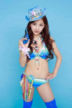 板野友美、美ヒップ強調のSEXYビキニショットが話題「スタイル良すぎ」