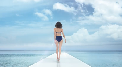板野友美、美ヒップ強調のSEXYビキニショットが話題「スタイル良すぎ」