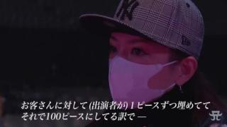 浜崎あゆみ、男性引き連れた「ブルゾンあゆみ」姿に反響　小顔っぷりに驚く声も